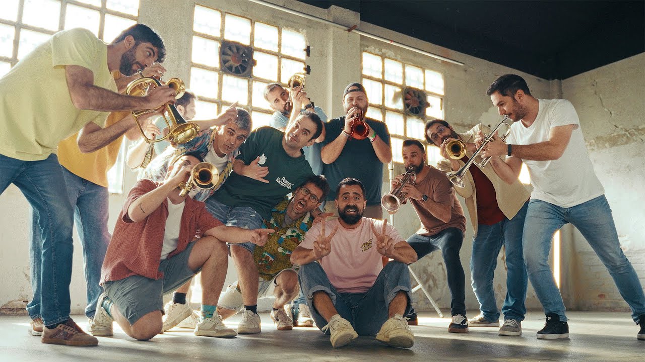 DOCTOR PRATS x LA FÚMIGA - EXTRAORDINÀRIAMENT NORMAL (Vídeo oficial)