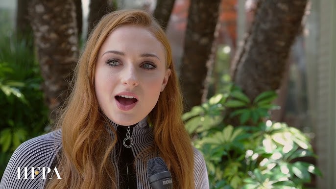 Sophie Turner talks season 6 on the Oscars red carpet, Watchers on the  Wall