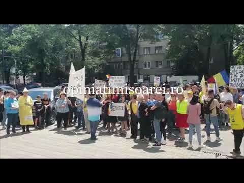 Profesorii au iesit in strada la Timisoara: Nu va bateti joc de viitorul Romaniei!