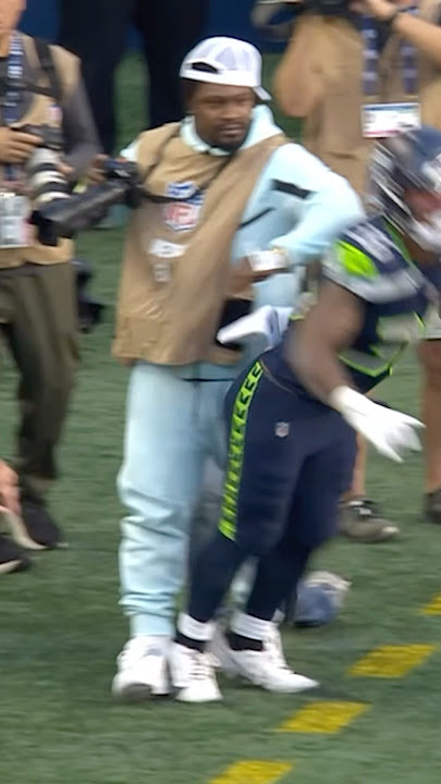 Just a baby stiff arm from that beastly photographer🫸