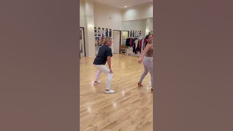 Oleg Astakhov learning how to twerk #olegastakhov