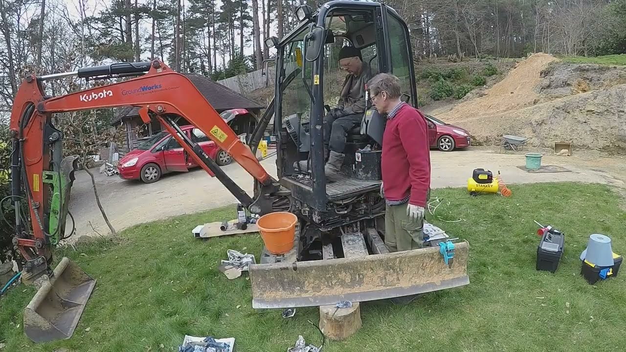 Kubota U27 4 fixing track control lever limp