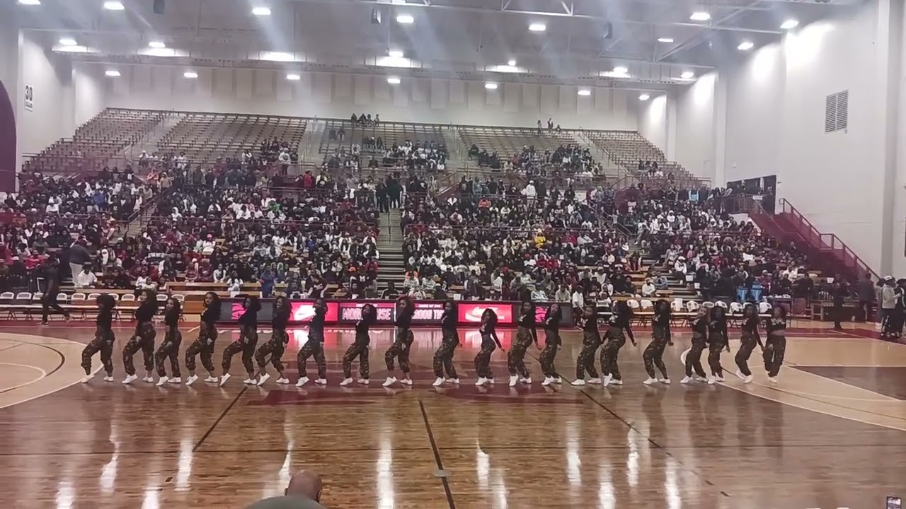 Battle of the AUC: Morehouse College Cheerleaders Cheertron at Halftime (01.21.23) vs Clark Atlanta