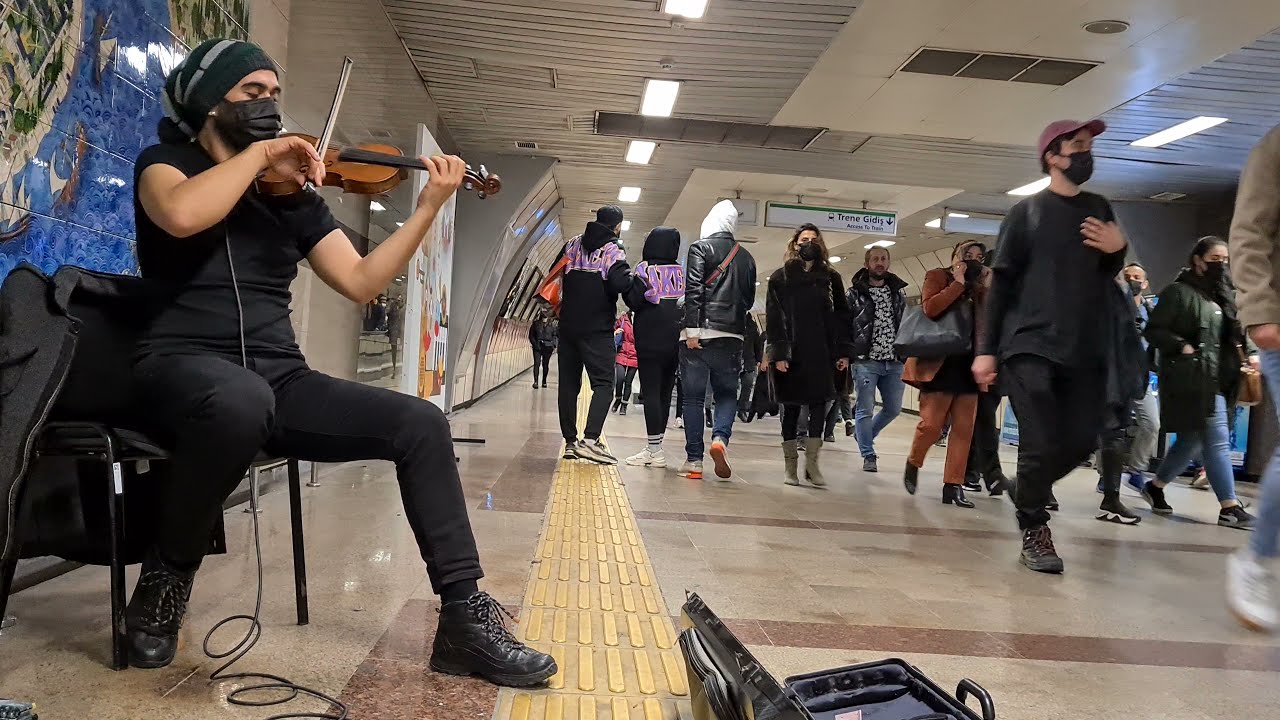GAME OF THRONES THEME SONG PLAYED BY A VIOLINIST, STREET MUSIC, STREET PERFORMANCE, BUSKING, VIOLIN