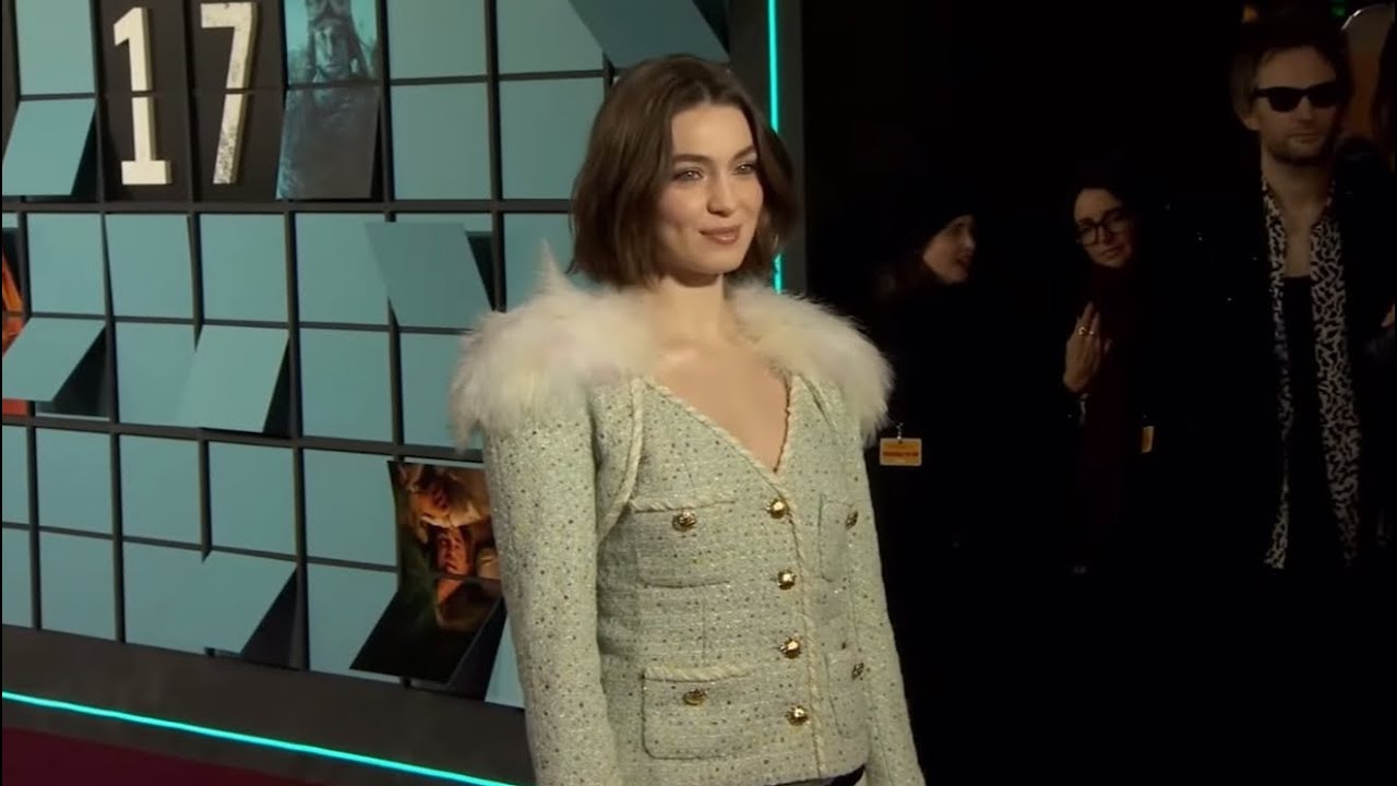anamaria-vartolomei-on-red-carpet-in-london-mickey-17-world-premiere