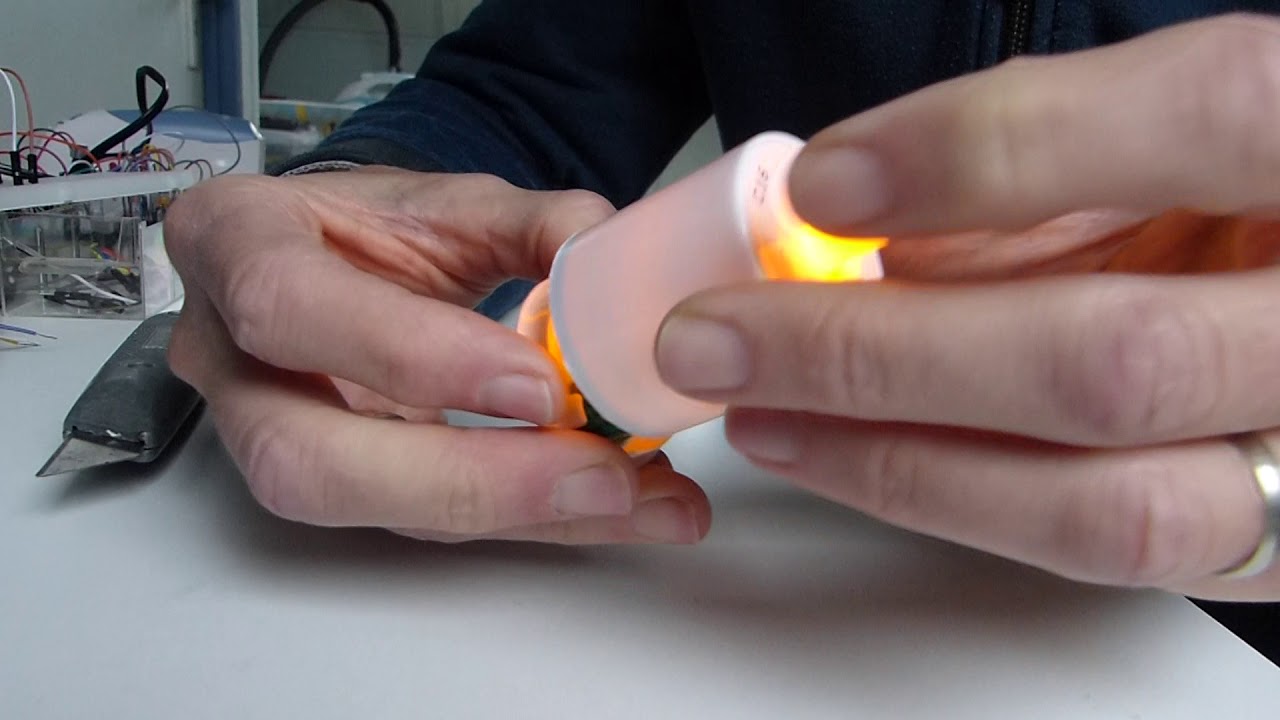 Sightseeing tegnebog Tilskyndelse Philips Tea Light Battery Replacement - YouTube