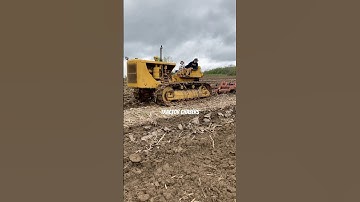Big Cat Tractor Chisel Plowing! #tractorvideo #farmequipmentinaction #farming