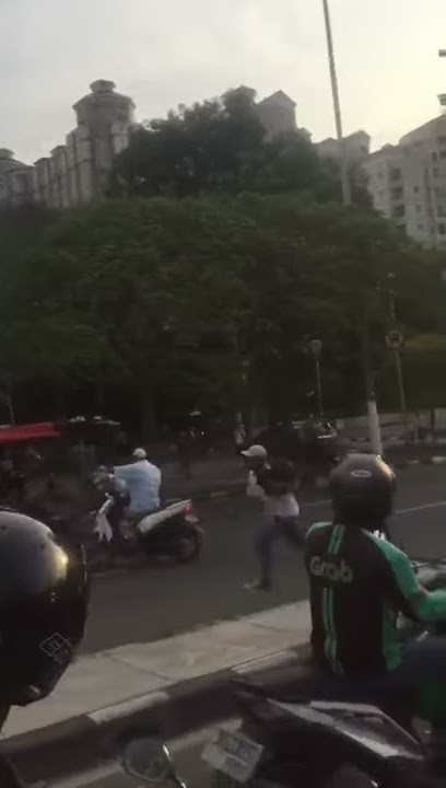 Tawuran pelajar 1 orang kena bacok dan dilarikan kerumah sakit.....