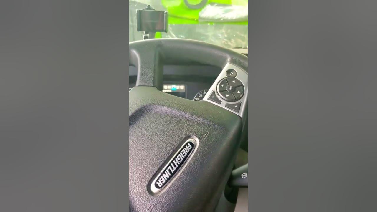 STALK SWITCH RIGHT ERROR 2021 FREIGHTLINER CASCADIA. TURN BATTERY/POWER