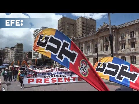 Thousands protest in Bogotá against the De la Espriella government