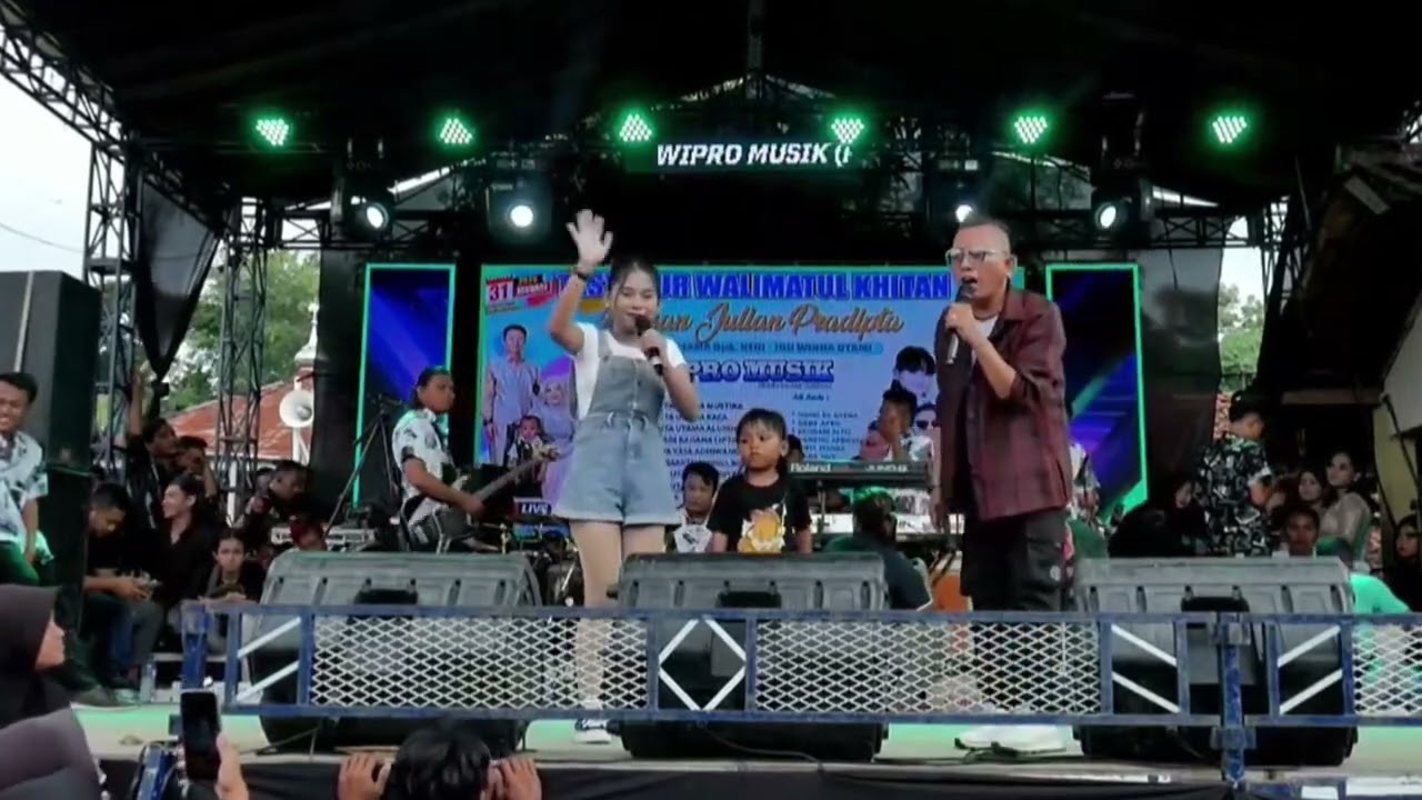 Assalamualaikum, SALM knl dari uwanya Dede April, jngan lupa sucribe Liek ser komen🙏🙏