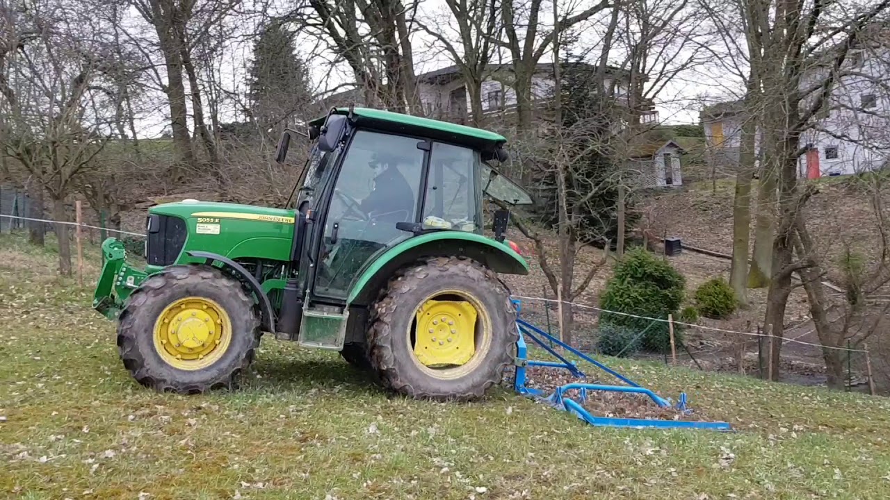 Wiesenschleppen 2018 mit John Deere 5055 E