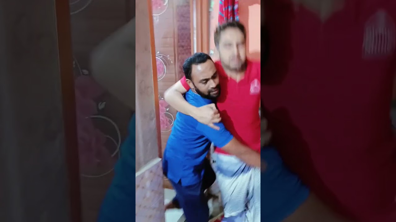 ছাদ থেকে ফেলে দিয়ে পা মাছ কাইছে,,