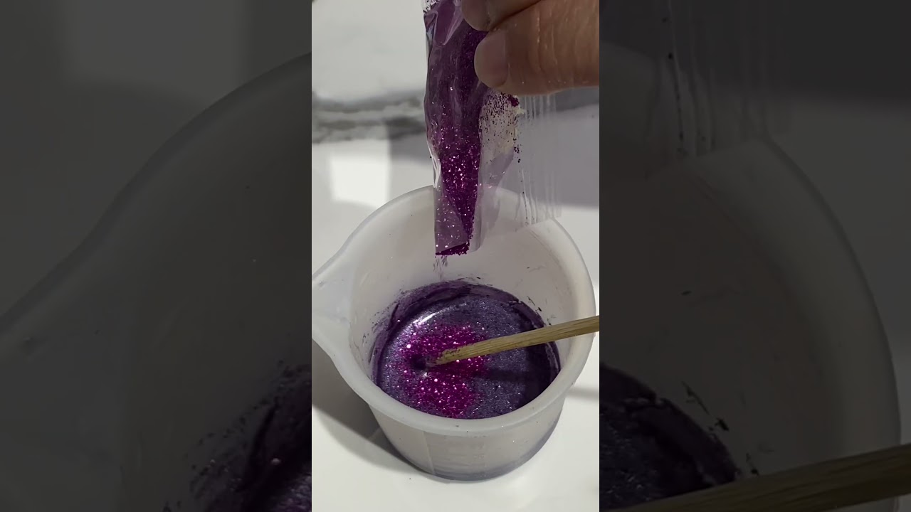 GLITTER GRADIENT RESIN EARRINGS 