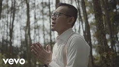 SAMSONS - Tuhan Tak Pernah Salah (Official Music Video)  - Durasi: 4:57. 