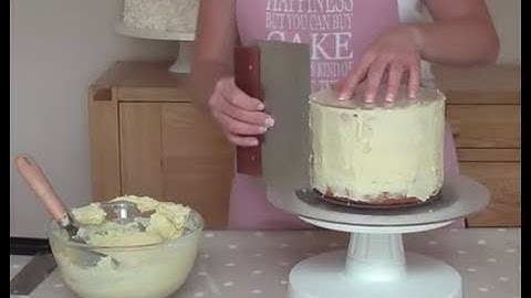 How to Cover a Cake with Chocolate Ganache Buttercream Frosting for a Sharp Edge Finish Tutorial