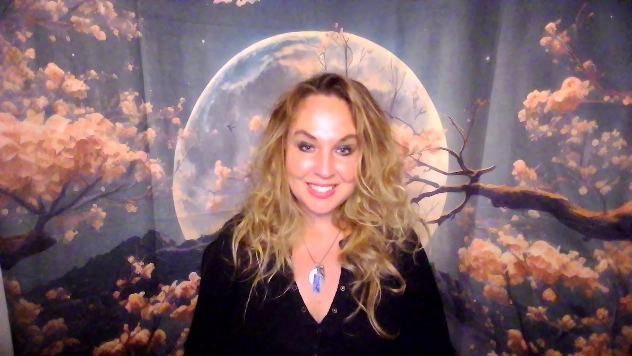 Love Tarot/ Ice Moon: An Empress' unique way to work with the Universe is bringing a 2 of cups