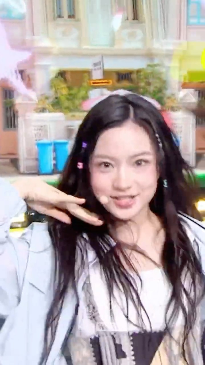 I DO ME - KiiiKiii キキ 키키 #I_DO_ME #KiiiKiii #キキ #키키 #Shorts #MusicBank | KBS WORLD TV