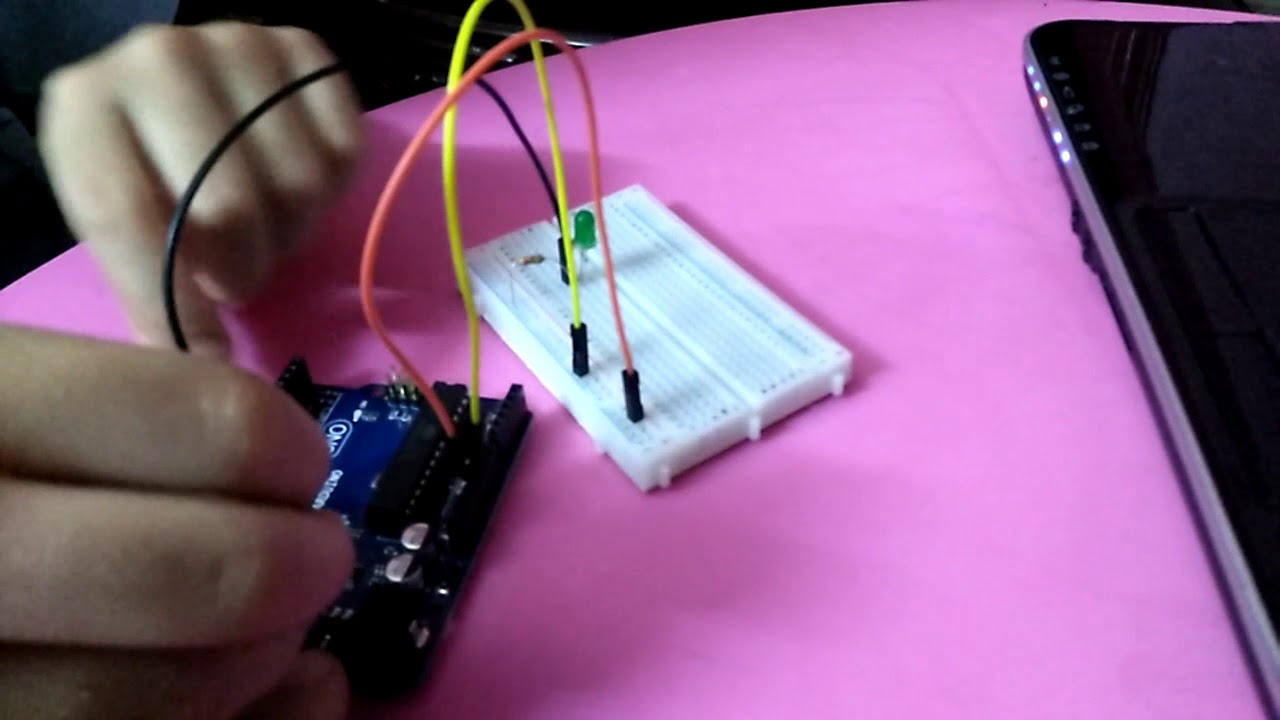 مدرسة 3 ساعات Blinking led with Ammar - YouTube