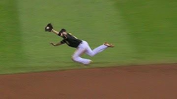 STL@PIT: Walker makes diving stop at second for out