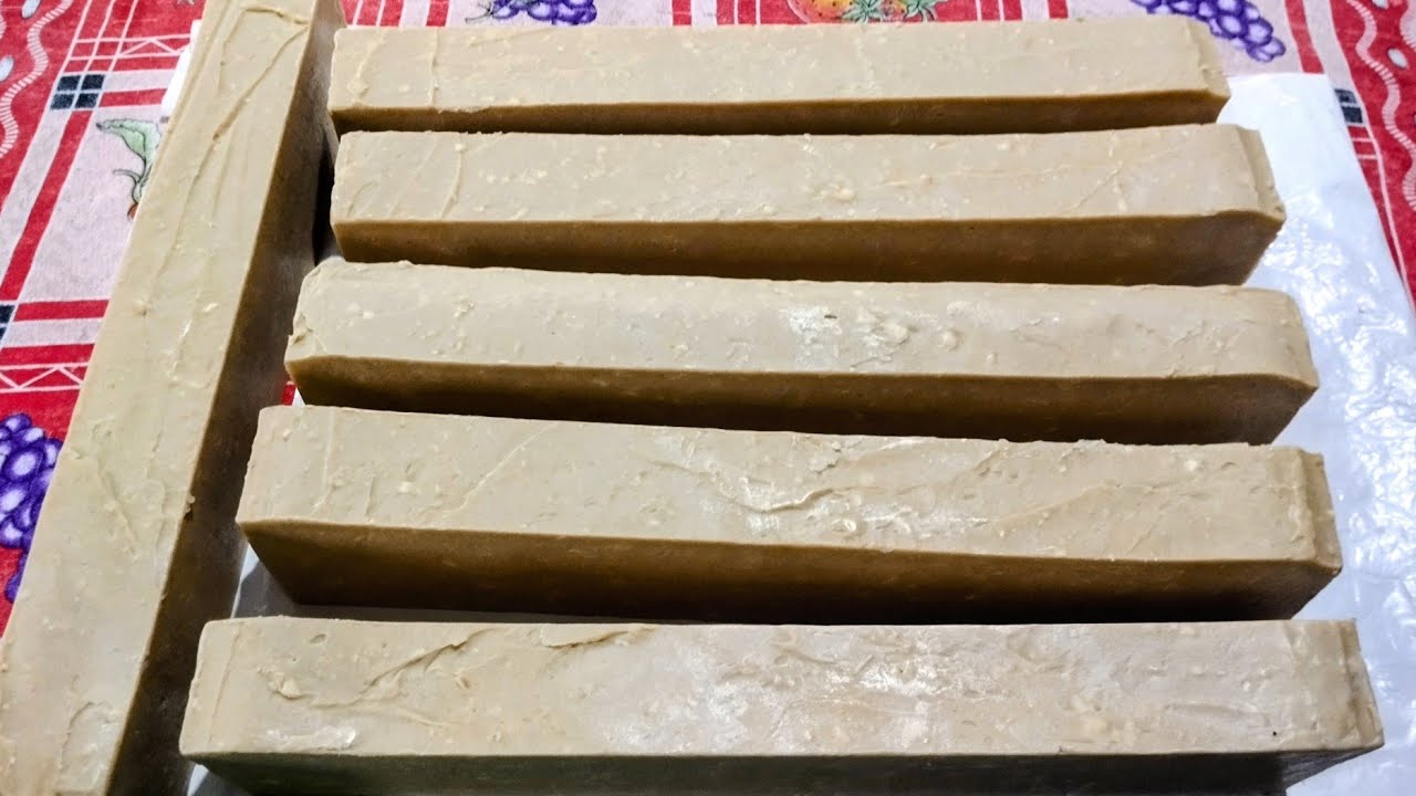 Com 4 litros de óleo, açúcar e desinfetante, fiz um sabão de ótima qualidade 