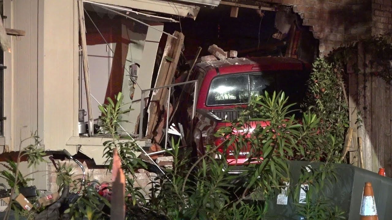 Pickup Truck Crashes Into Brick House In Houston - YouTube