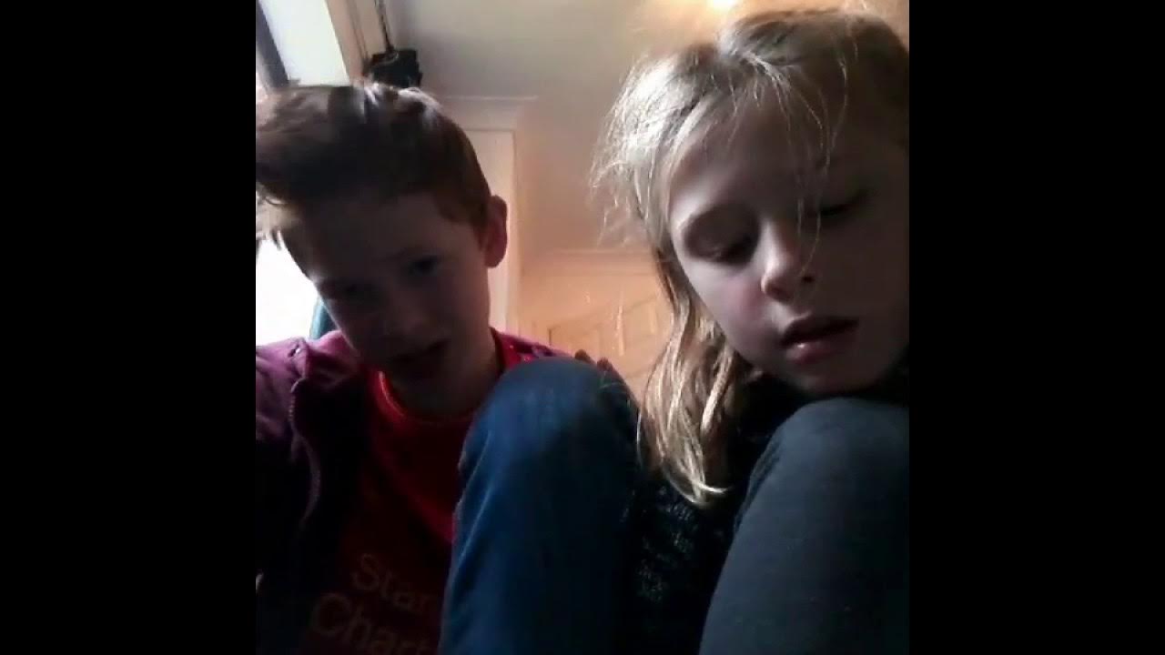 Real brothers. две девочки перед веб камерой. плохие сестры. Real kiss brother. целует камеру.