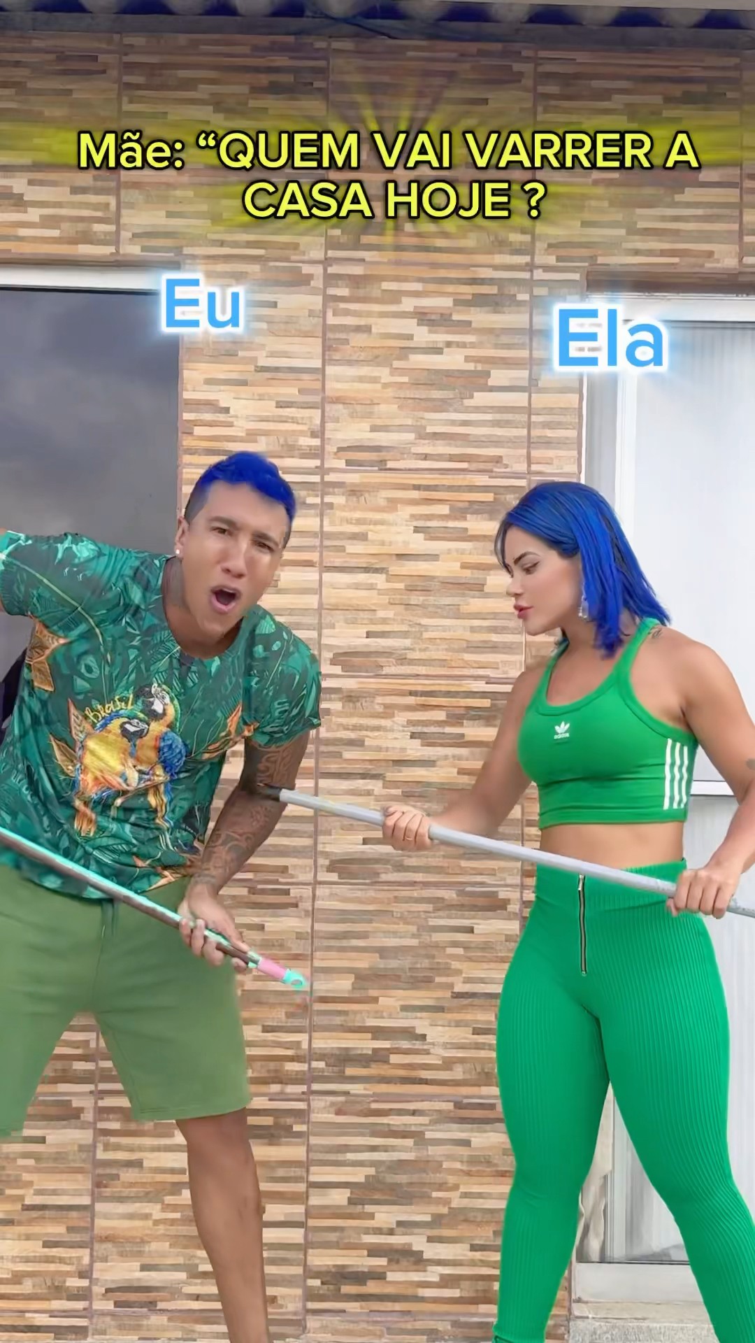 E na sua casa quem varre?​⁠@mayca.brasil #challenge #trend #couple #funnymemes #funny #short