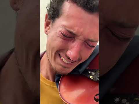 ARTISTA DE RUA SENTE A PRESENÇA DO IRMÃO FALECIDO, AO TOCAR VIOLINO QUE ERA DELE