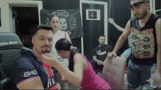 Αγκαλια Shinobu Σε Μικε