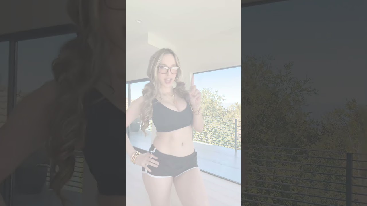 I can’t dance sorry, I just wanted to do the trend 😗 #dance #trend #copacabana #corgi