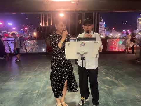 CoCo与啟哥敬献欢唱Dj版“九九女儿红”👏👏👏🥳🥳🥳🥳👍👍👍2023.9.23星期六.尖东天桥🌉