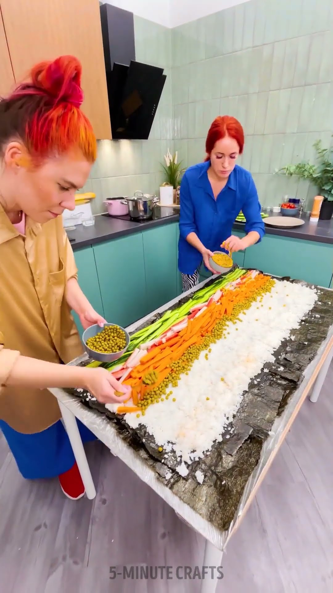 Two girls made Giant Sushi Roll!?