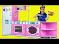 Jannie Juega con la Cocina de Juguete Deluxe | Pretend Play Toy Kitchen