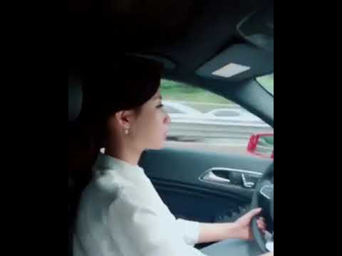 اخت تشانيول تستمع لاغنيه اكسو Kokobop 