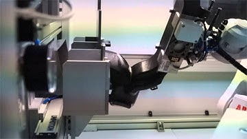 UNIMOTION robot cell for ultrasonic cutting