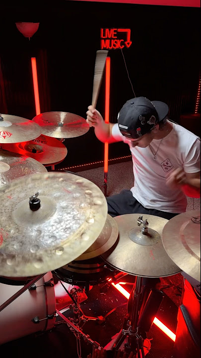 Smooth Criminal ~ Alien Ant Farm🥁🔥 #drums #fyp https://youtu.be/NPgU30c6x4Y?si=gboFJOkdBp3FOX3g