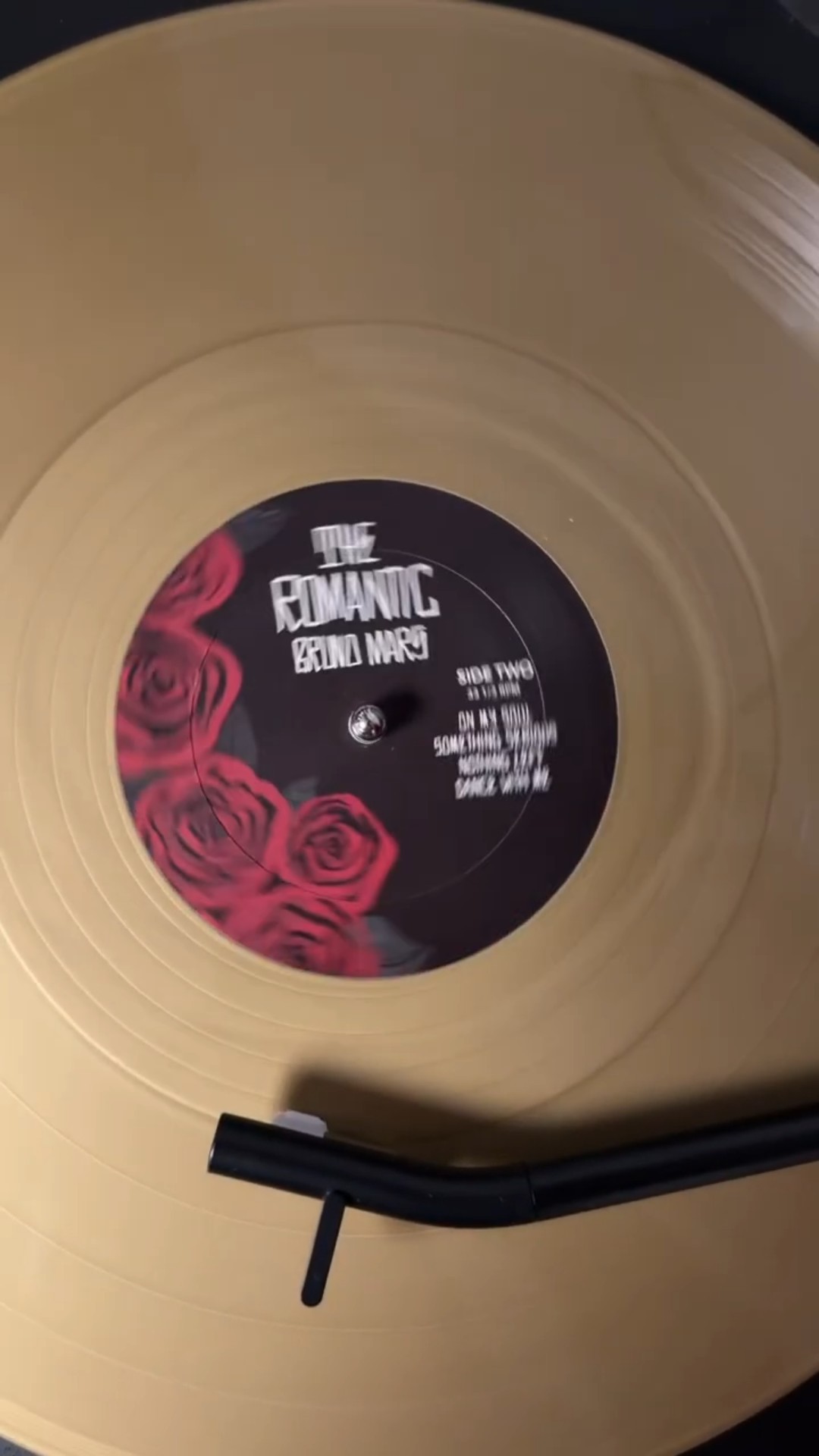 Unboxing Bruno Mars' The Romantic (Amazon Exclusive Gold Vinyl