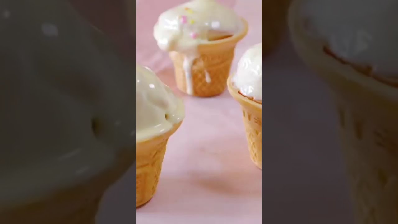 なんちゃってアイスクリーム 溶けてる Melting Ice Cream Cupcakes #shorts | MosoGourmet 妄想グルメ