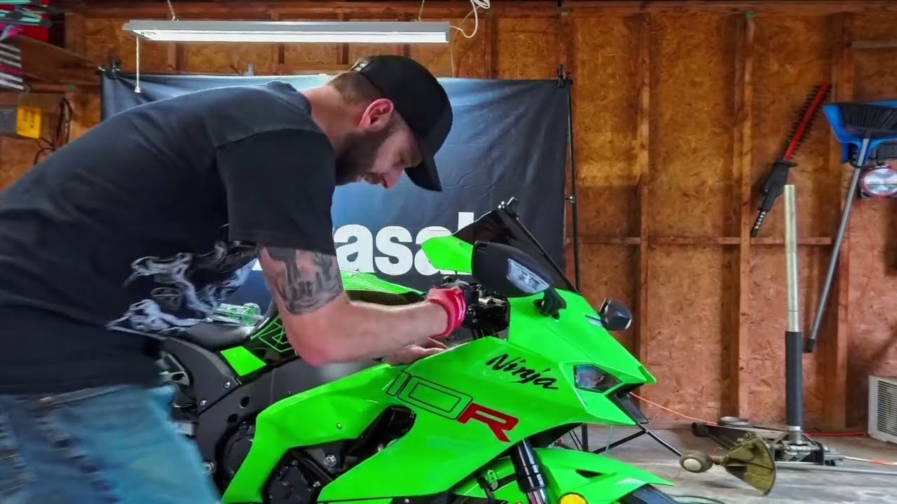 あ 5/2配達 2025 Kawasaki ZX10-R Domino Grip Install - YouTube