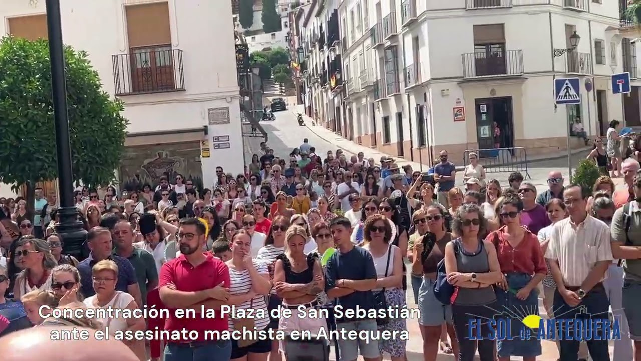 ⚫️#Sucesos📰 #Antequera  #Luto #Concentración Plaza San Sebastián asesinato machista