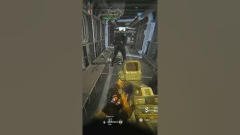 Final extraction getting hit by flying hummer in the air #callofduty #dmz #cod #dmzgameplay #glitch