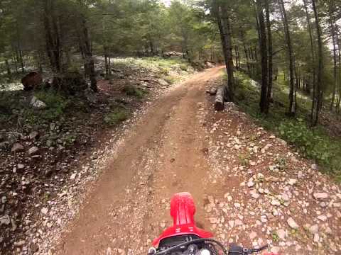 XR 250 TORNADO (2013-8-11) RESBALON, pasando mesa del oso