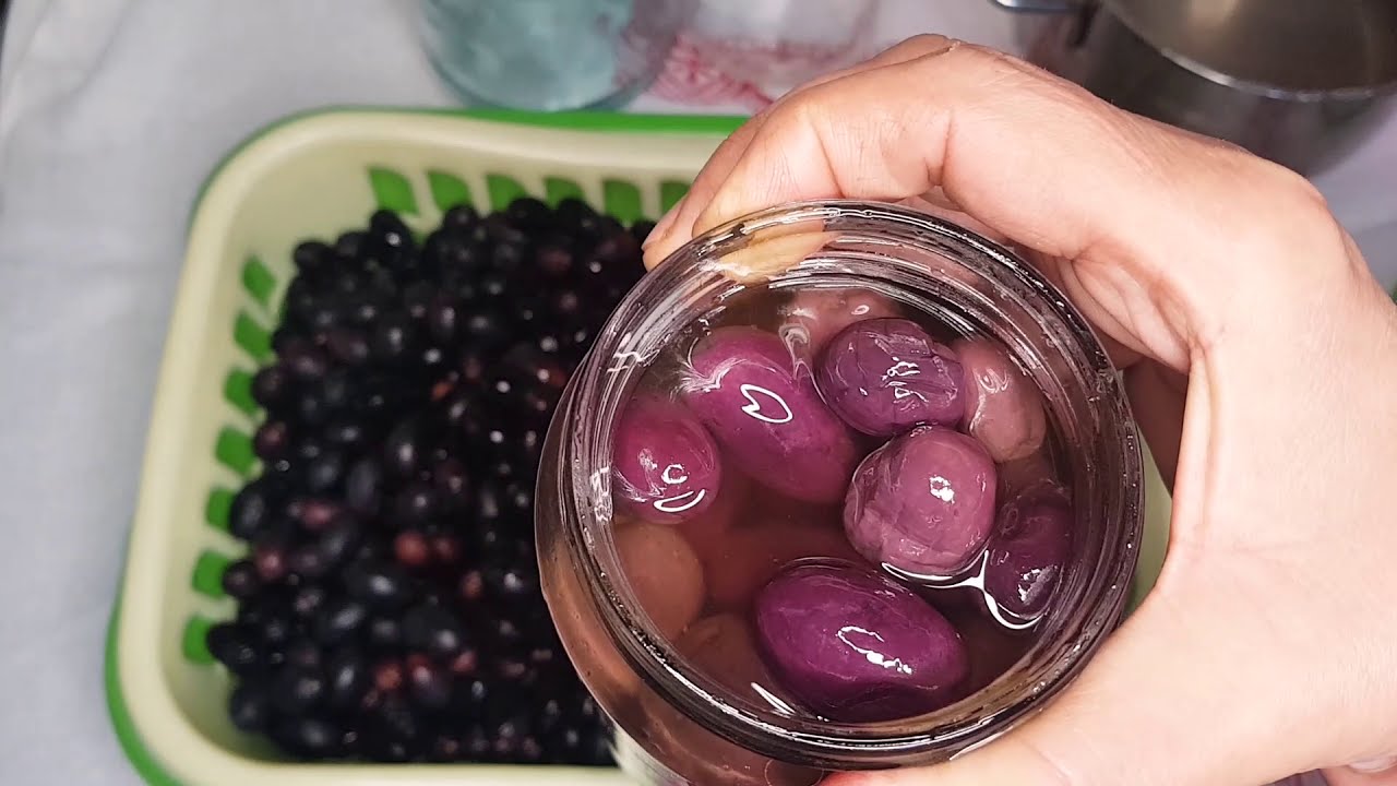 ٣ طرق فلسطينية لكبس الزيتون الأسود