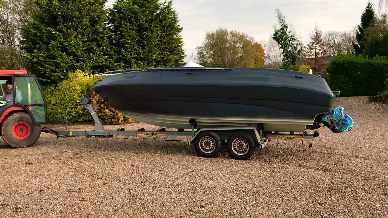 30ft Speed Boat Sprayed In U Pol Raptor Bed Liner Youtube