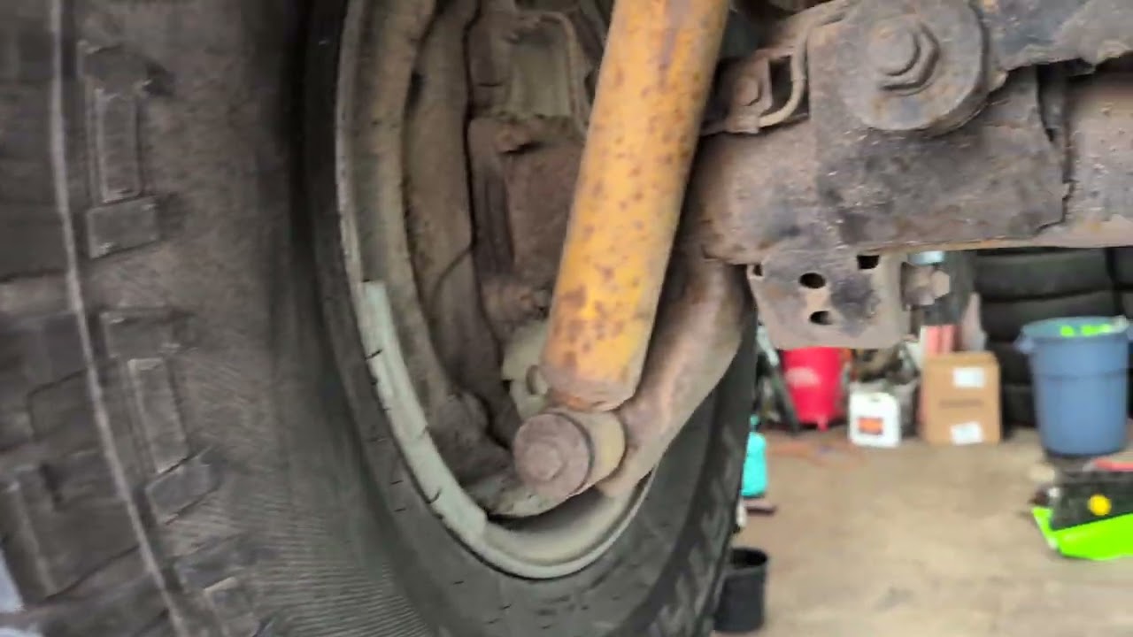 1990 4Runner undercarriage walk around. 