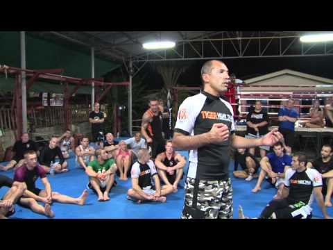 Royce Gracie (BJJ) Jiu-Jitsu vs. Boxing @ Tiger Muay Thai