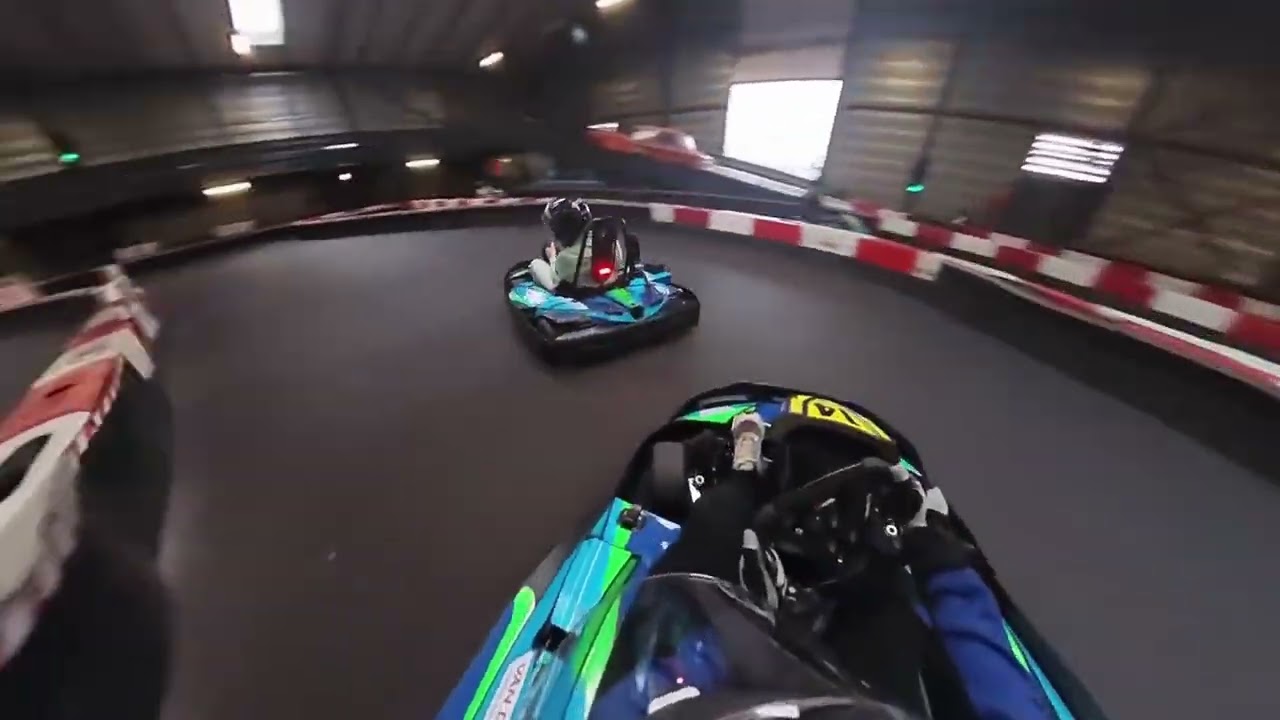 Race tegen snelle coureurs: karten in Poeldijk bij Van der Ende Racing.