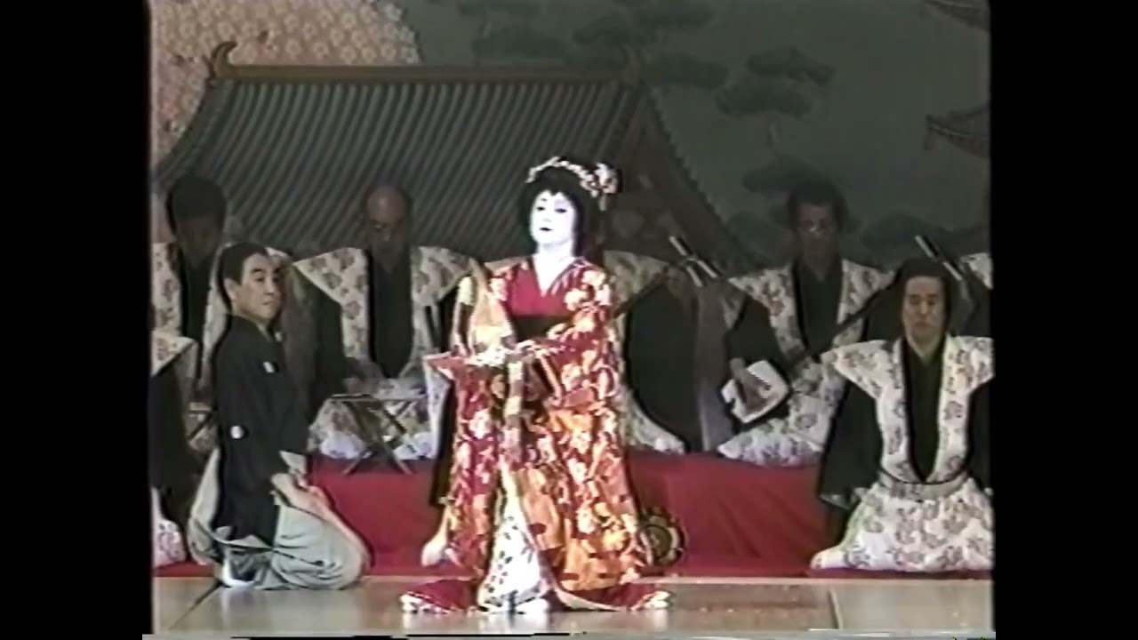 長唄「京鹿子娘道成寺」藤間勘知代 1984年 - YouTube
