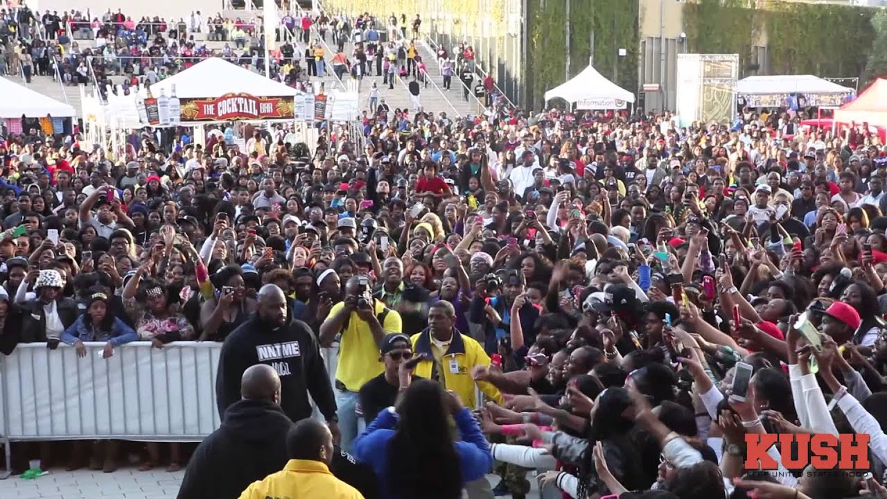 August Alsina bayou classic fan festival q93 2013 part 4 i luv this shit august runs into the crowd